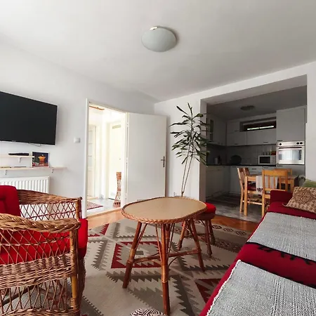 Apartment Yasmin - Your Window To *